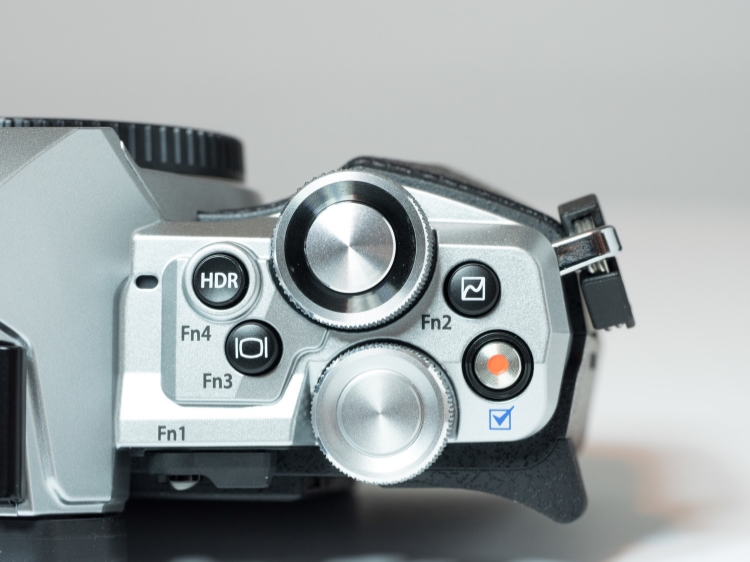 New function buttons and a good view of the new shape of the rear thumb grip.