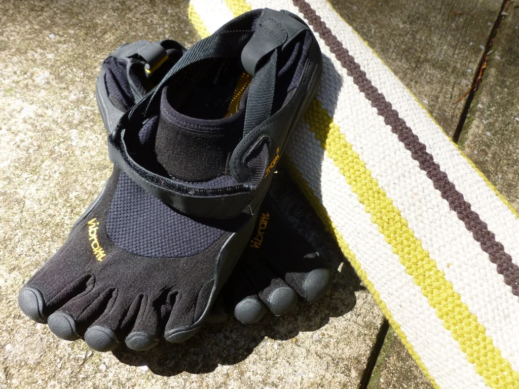 YogaMatFiveFingers.jpg