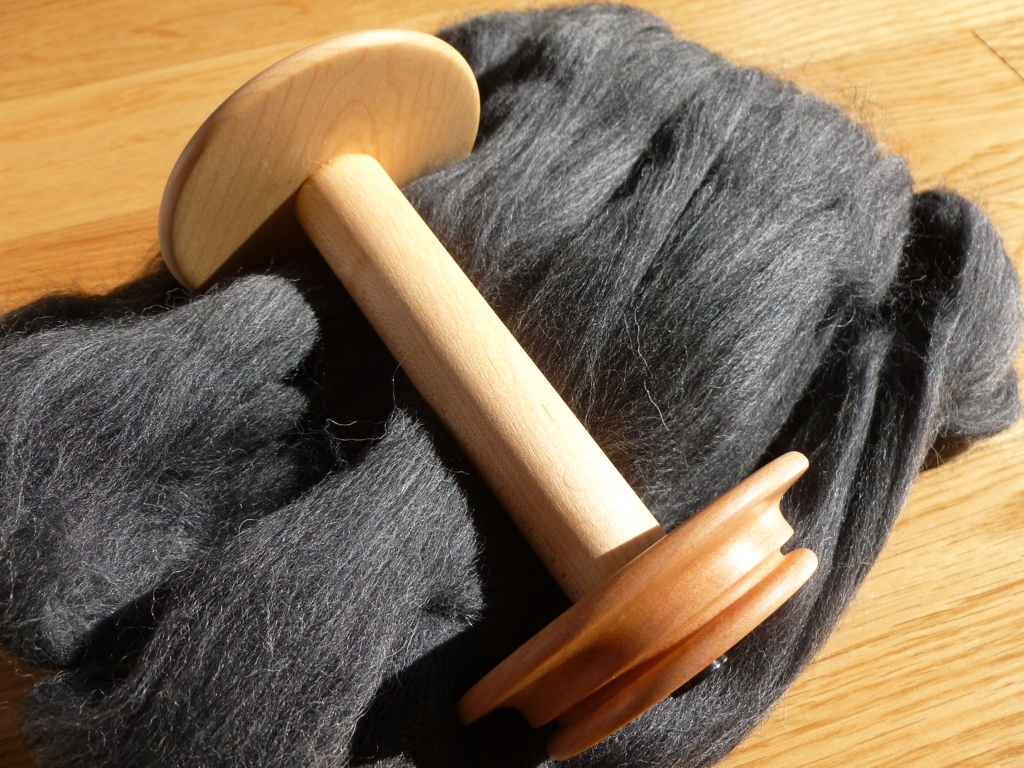 empty-bobbin-with-wool.jpg