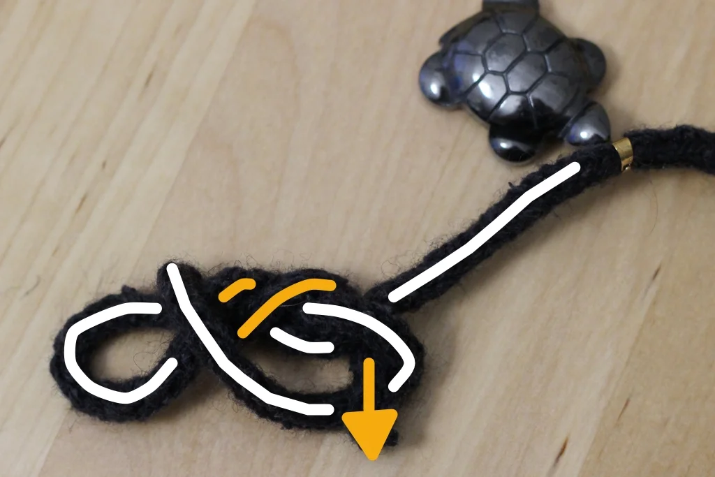 Learn how to make an i-cord necklace that’s a quick gift for you or a friend. | withwool.com
