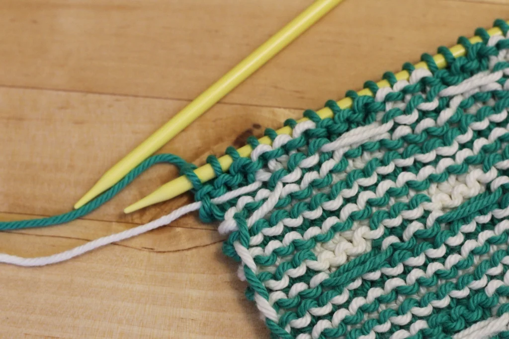 Spend your time knitting, not weaving in ends! Here's the final tutorial celebrating the Mosaic Sisters pattern! Today's tutorial is about how to carry yarns up the side of your work when you're knitting stripes. Doesn't matter if the stripes are narrow, wide, or take up less than a row.