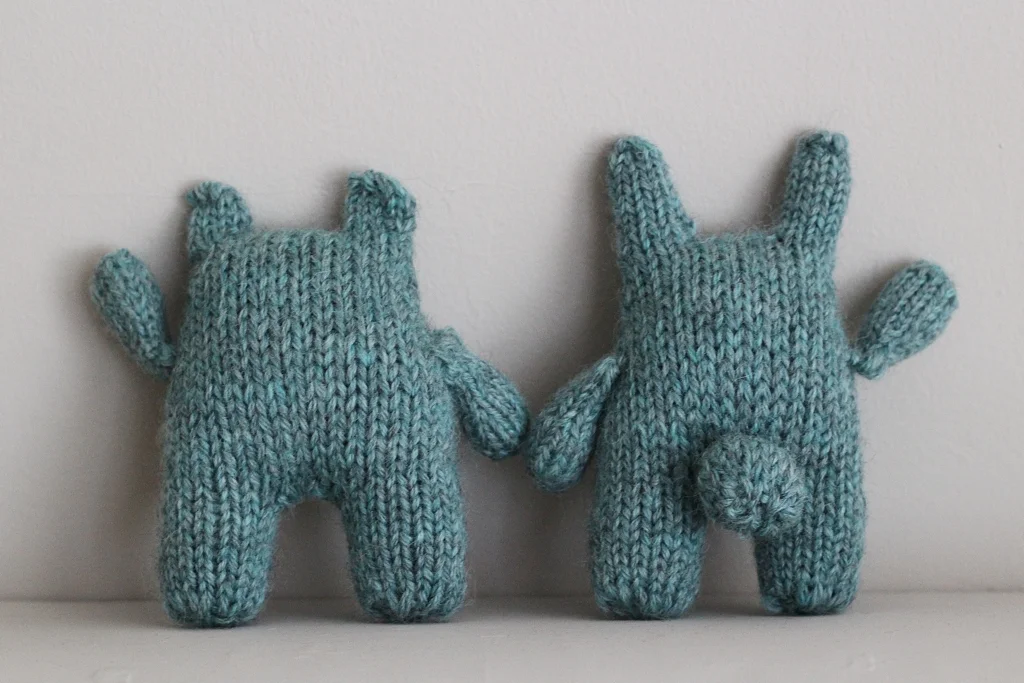 Beatrice and Bernard are an inseparable pair that make for quick knit gifts! Cute too. :) | Two Bears And A Bunny - withwool.com