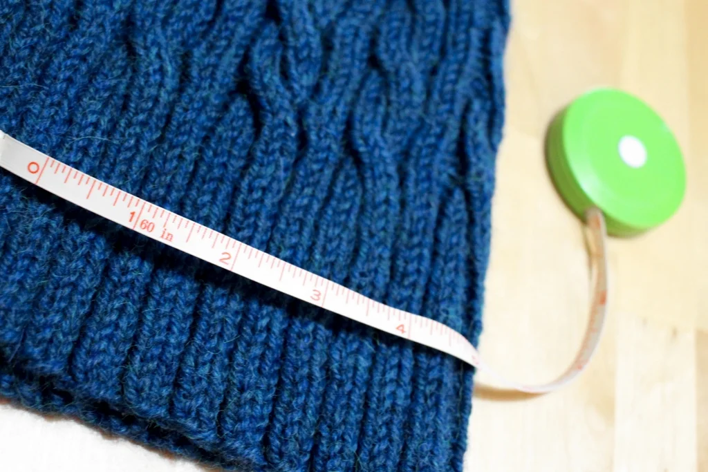  How to check knitting gauge in ribbing, and what the pattern means when it says stretched, unstretched, and blocked. | withwool.com
