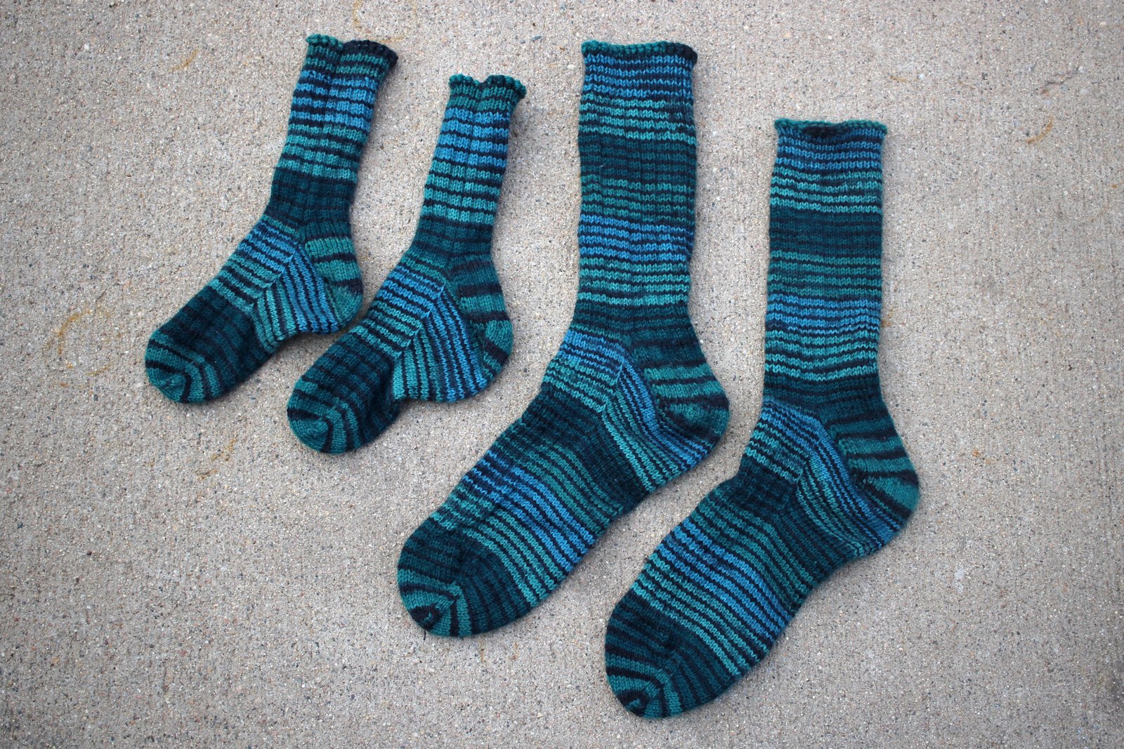 My magic formula for happiness: A Toe-up sock in self-striping yarn —  Louise Tilbrook Designs