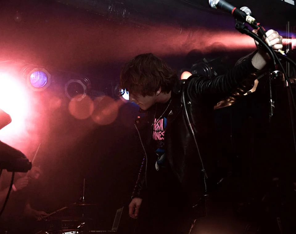 Lovelife_Lee_Live.jpg