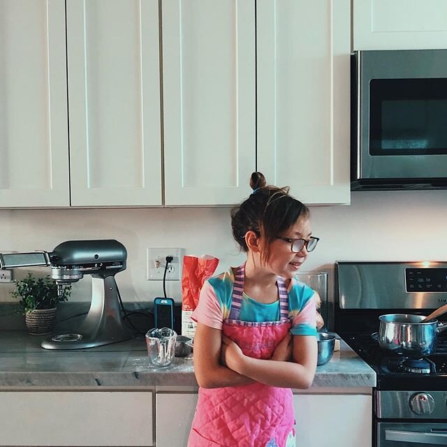 baked her first cake solo 💗