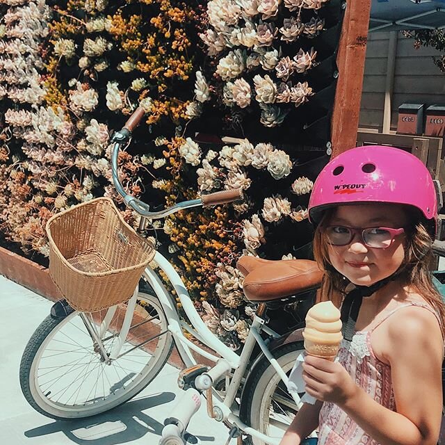 downtown Pleasanton was beautiful today, we couldn’t get over how lovely it was seeing everyone out relaxing and enjoying one another’s company. seeing people dining outside, at the farmers market, eating ice cream, old + young, black +