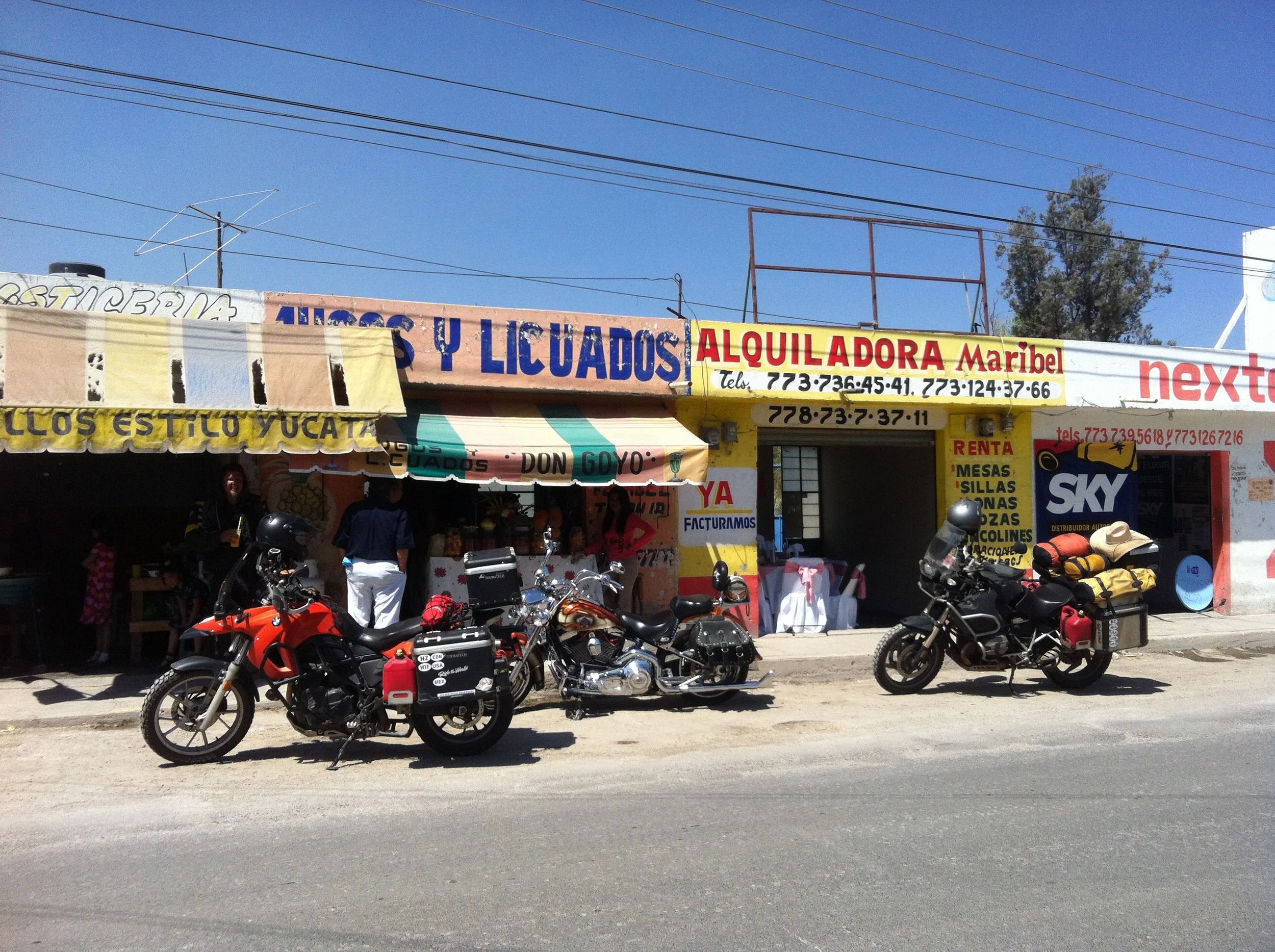 At Jugos Y Licuados
