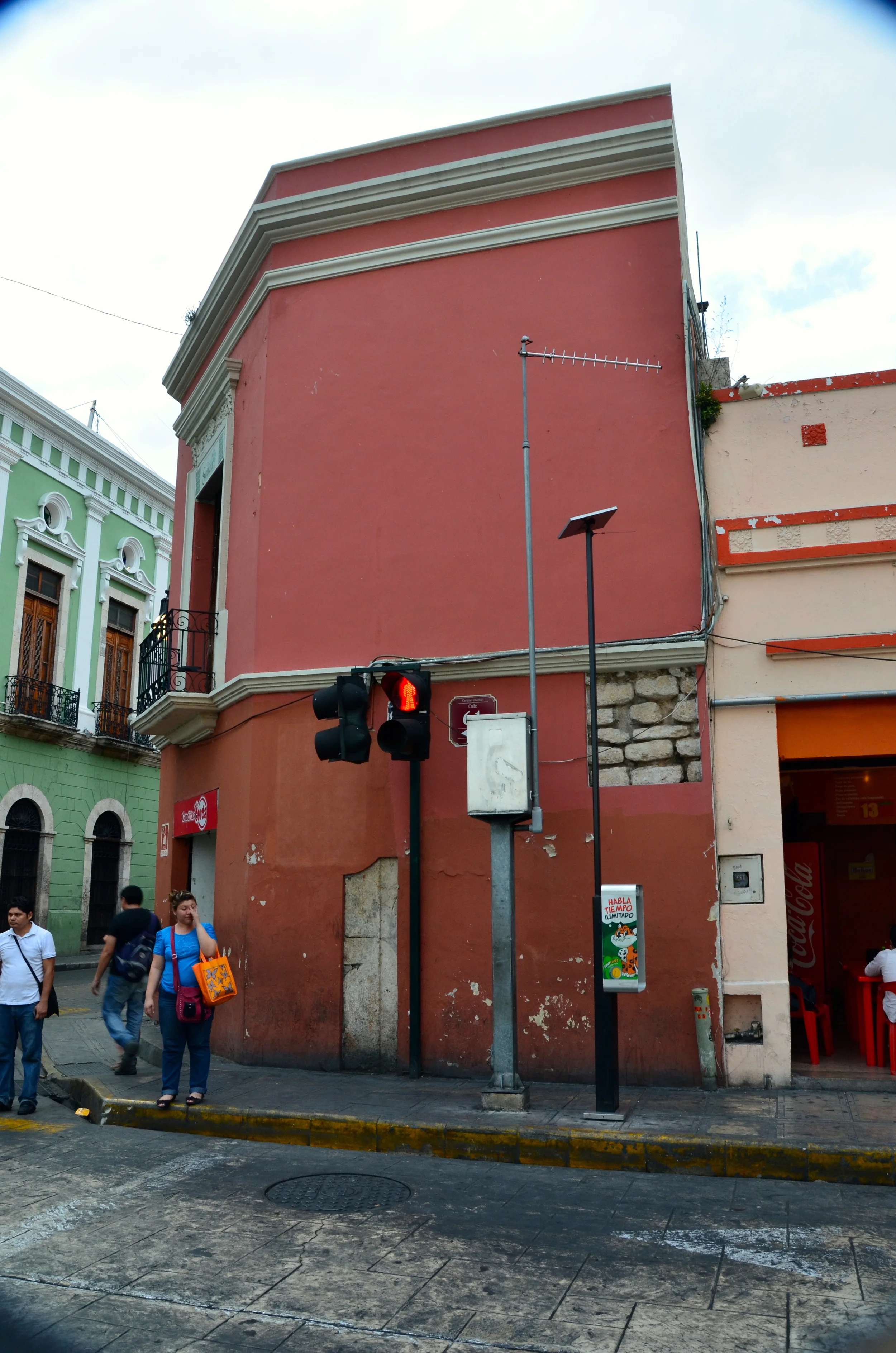 A building built with the pyramid materials from Tho