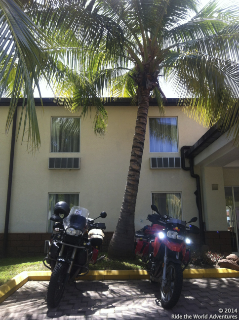 La Union Comfort Inn. A cheap,clean ,place that is close to the border of Honduras. 
