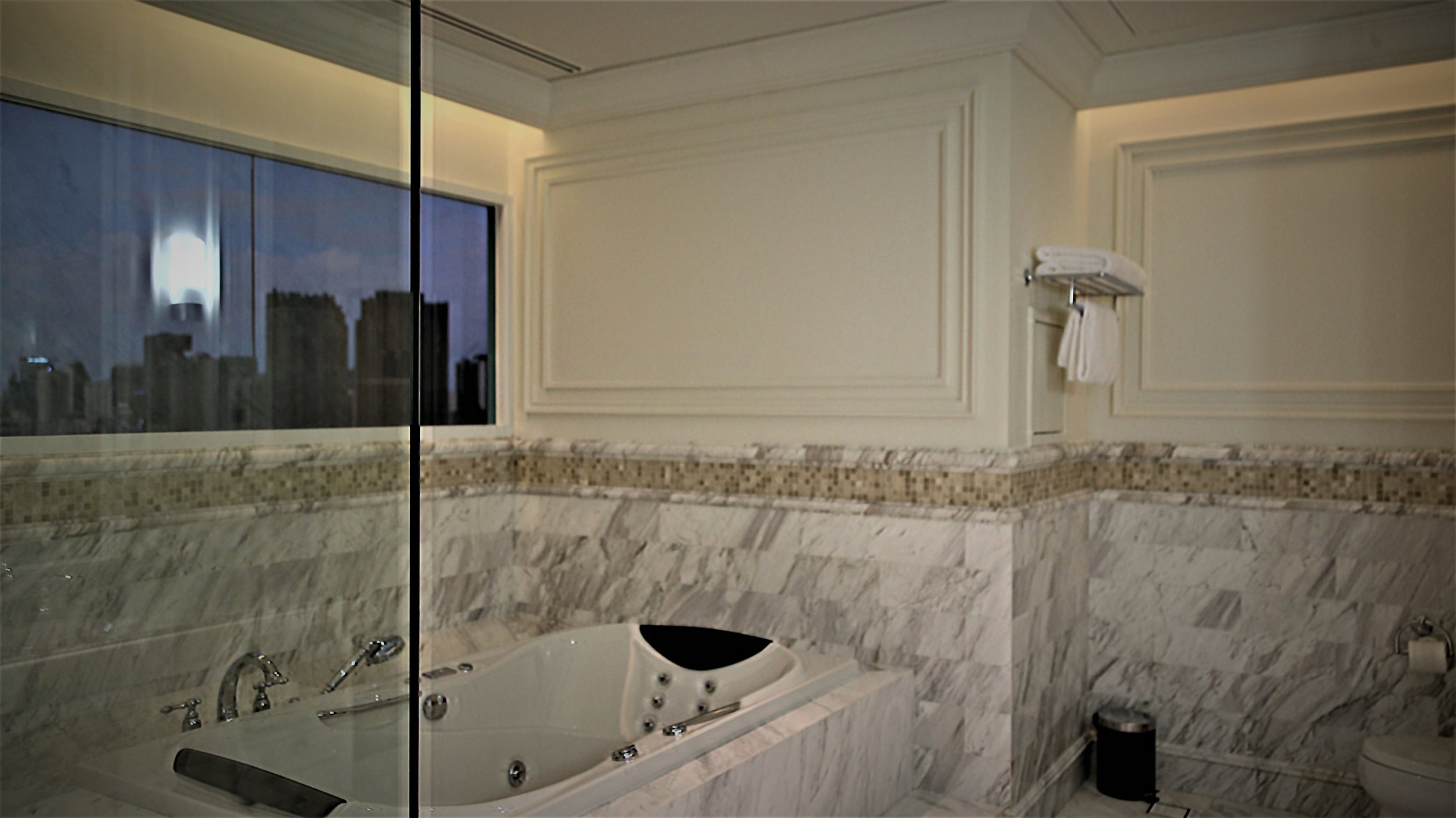 bath rm2.jpg