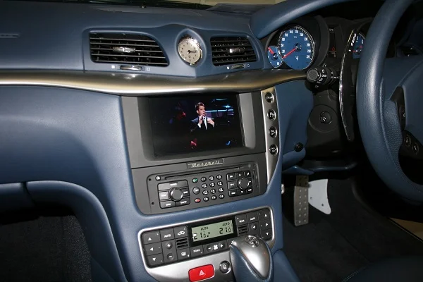USB Link multimedia accessed on the Granturismo screen via an AIS interface.