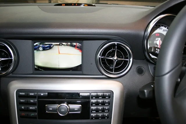 The high resolution image gives the driver an extra level of awareness.