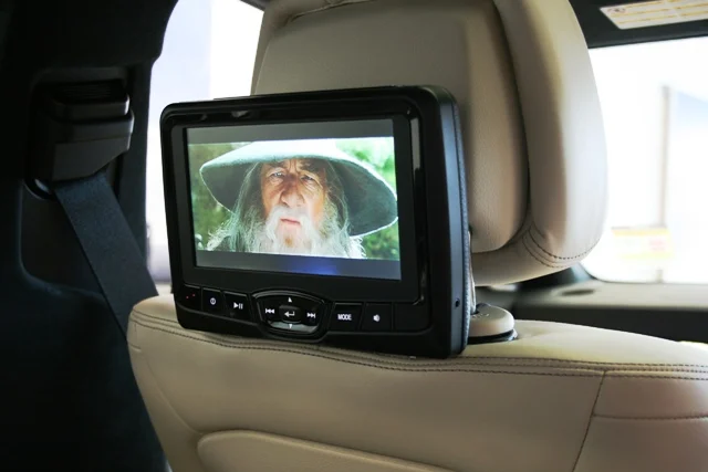 The ability to view either screen's movie from both screens gives versatility to the passengers.