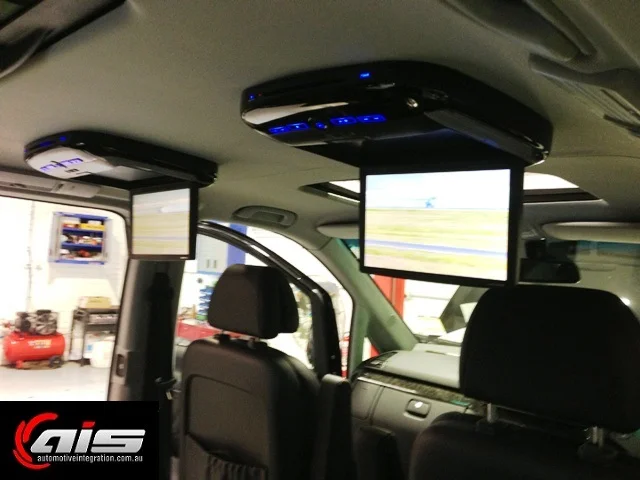Both screens can display either unit's DVD. 