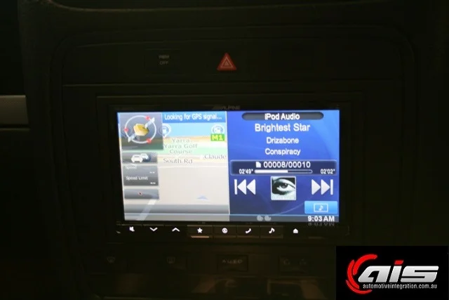 Split screen technology means you never have to flip back and forward between audio and navigation screens.