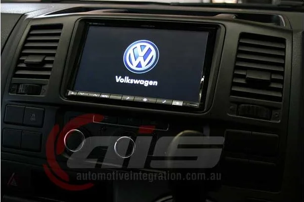 The start screen displays the VW logo as if factory fitted.