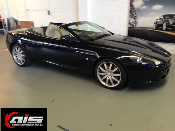 The stun ning Aston Martin DB9 Volante