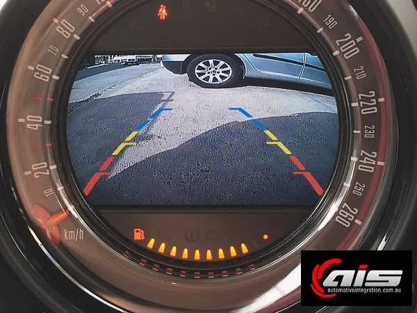The high definition image is clearly displayed on the factory screen.