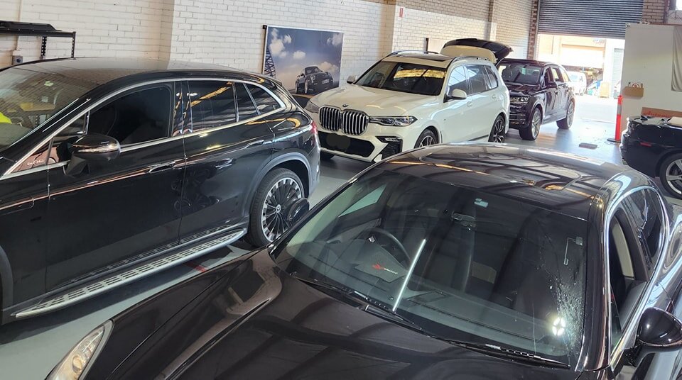 A few of the major European marques all patiently waiting to receive their dashcams. While the finished product might look similar, the Mercedes EQE, BMW X7 and Audi Q7 all have completely different installation  procedures. A testament to our skille