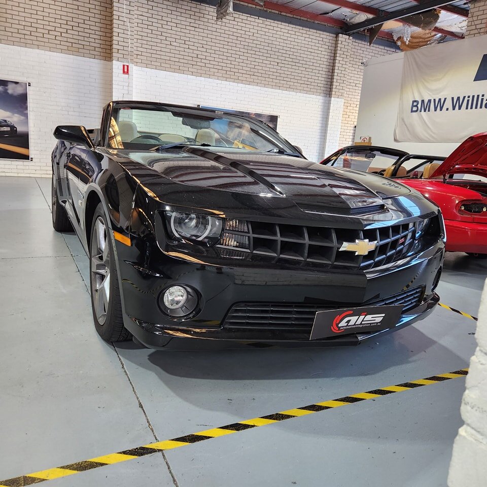 Our last few posts have been distinctly European, so let's break things up with some American muscle. This Camaro SS was brought in so we could bring it up to the same spec as our clients newer cars. One Alpine ILX507 later, coupled with a PAC Audio 