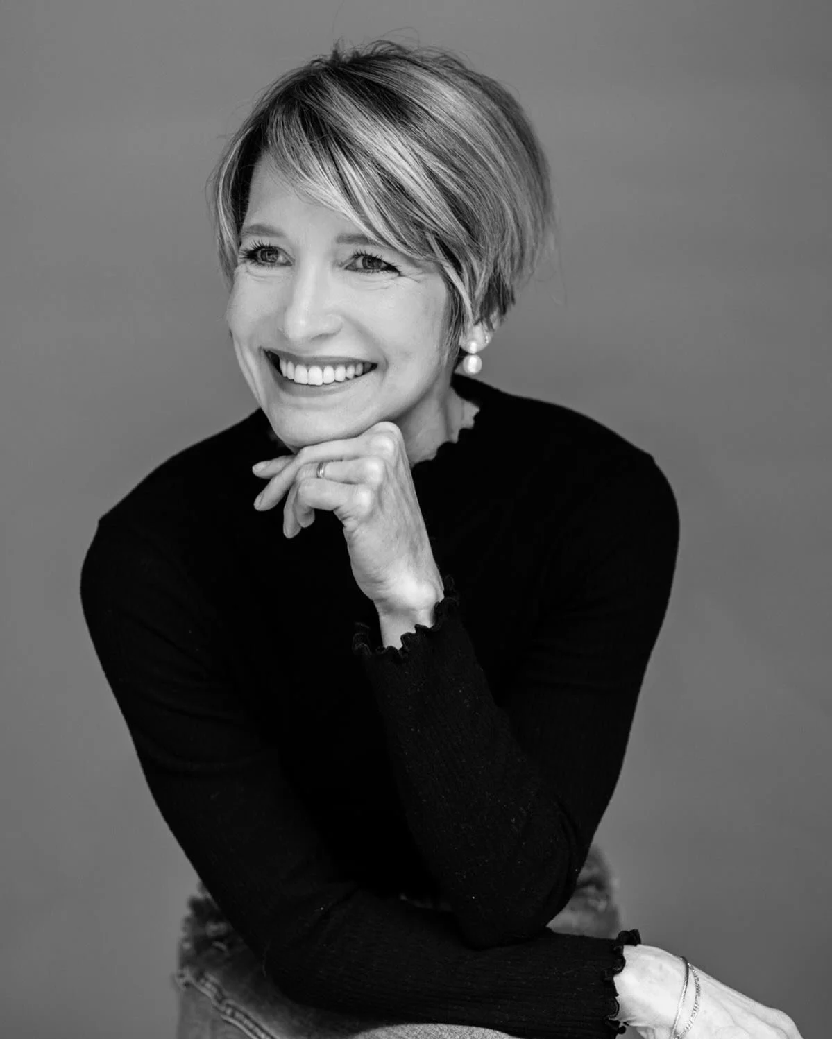 Black and white mini sessions are April 11/12 - who is in?!?!