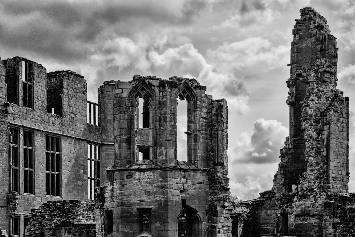 Kenilworth Ruins - Black and White