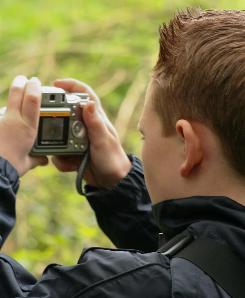 Help children take photos - Photography For Kids Guide