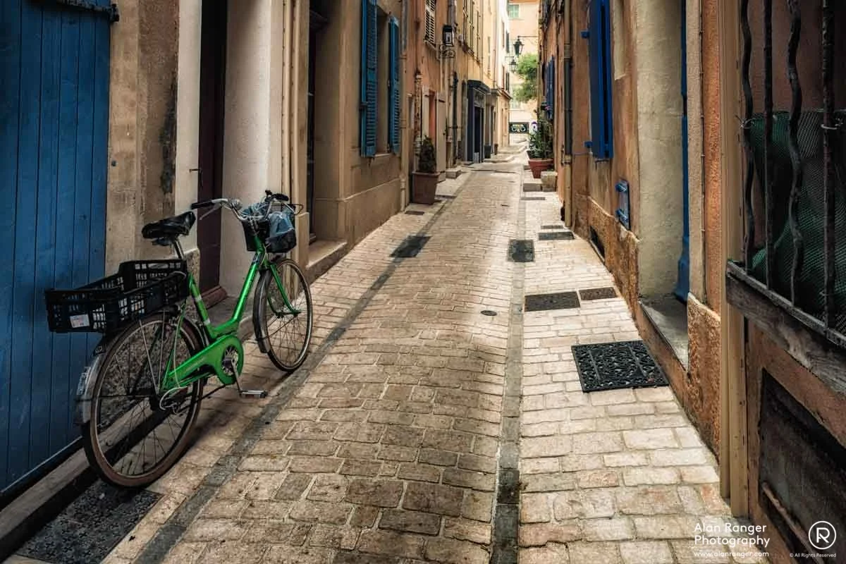 tropez alleyway