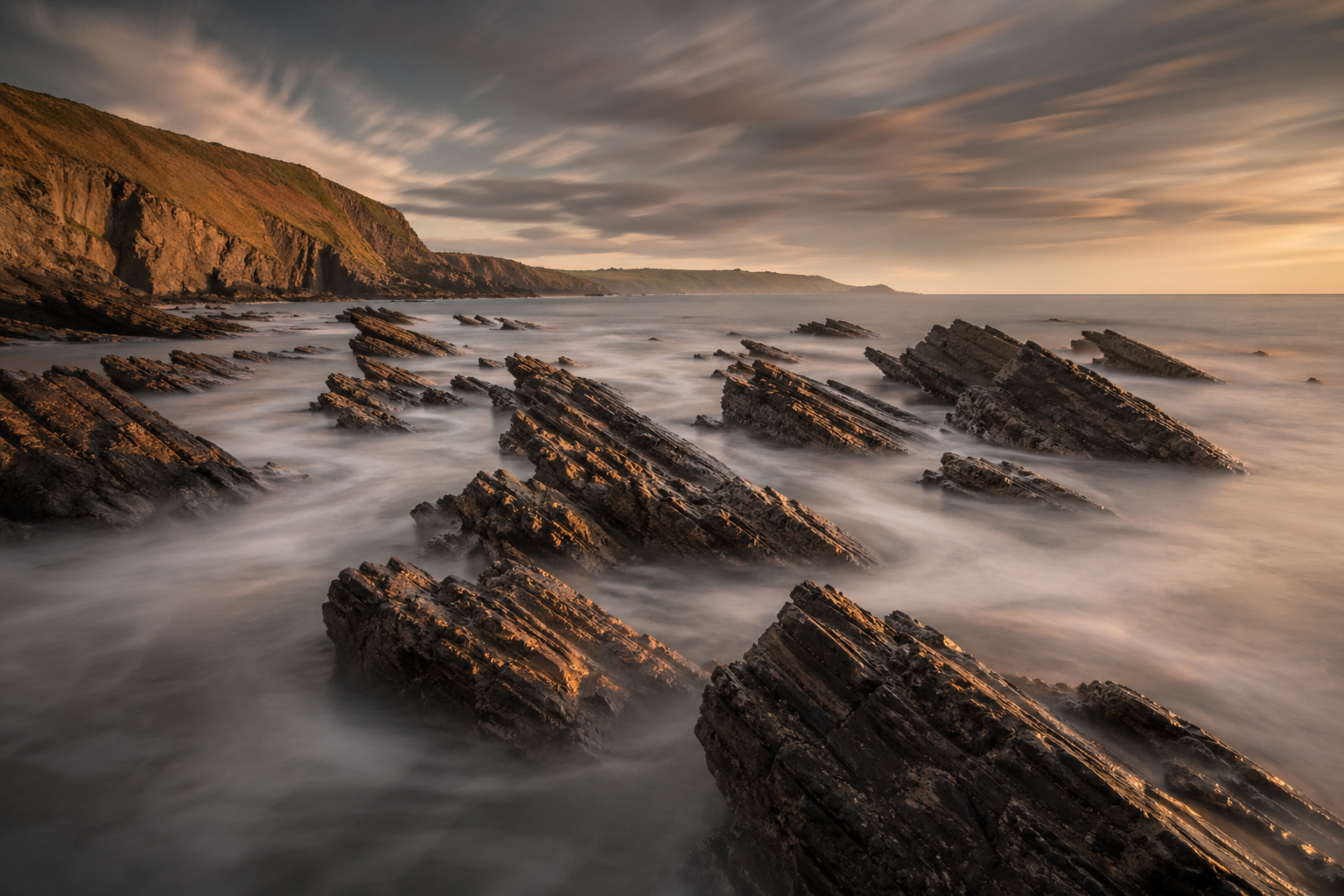 Long Exposure Seascapes: A UK Coastal Photography Guide 