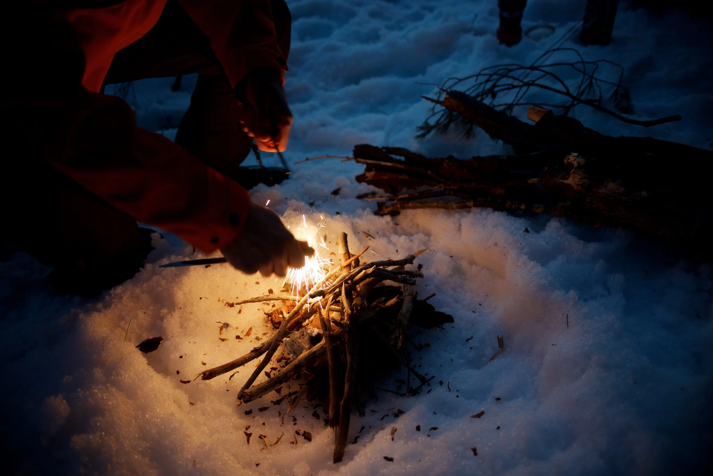 HelleUtværLightingFire.jpg