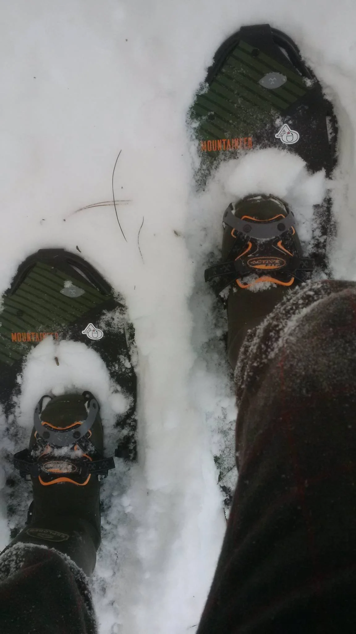 Getting incredible float on the Tubbs Mountaineer snowshoes! Cold, bright and beautiful day out there! #AlgonquinOutfitters @ TubbsSnowshoes