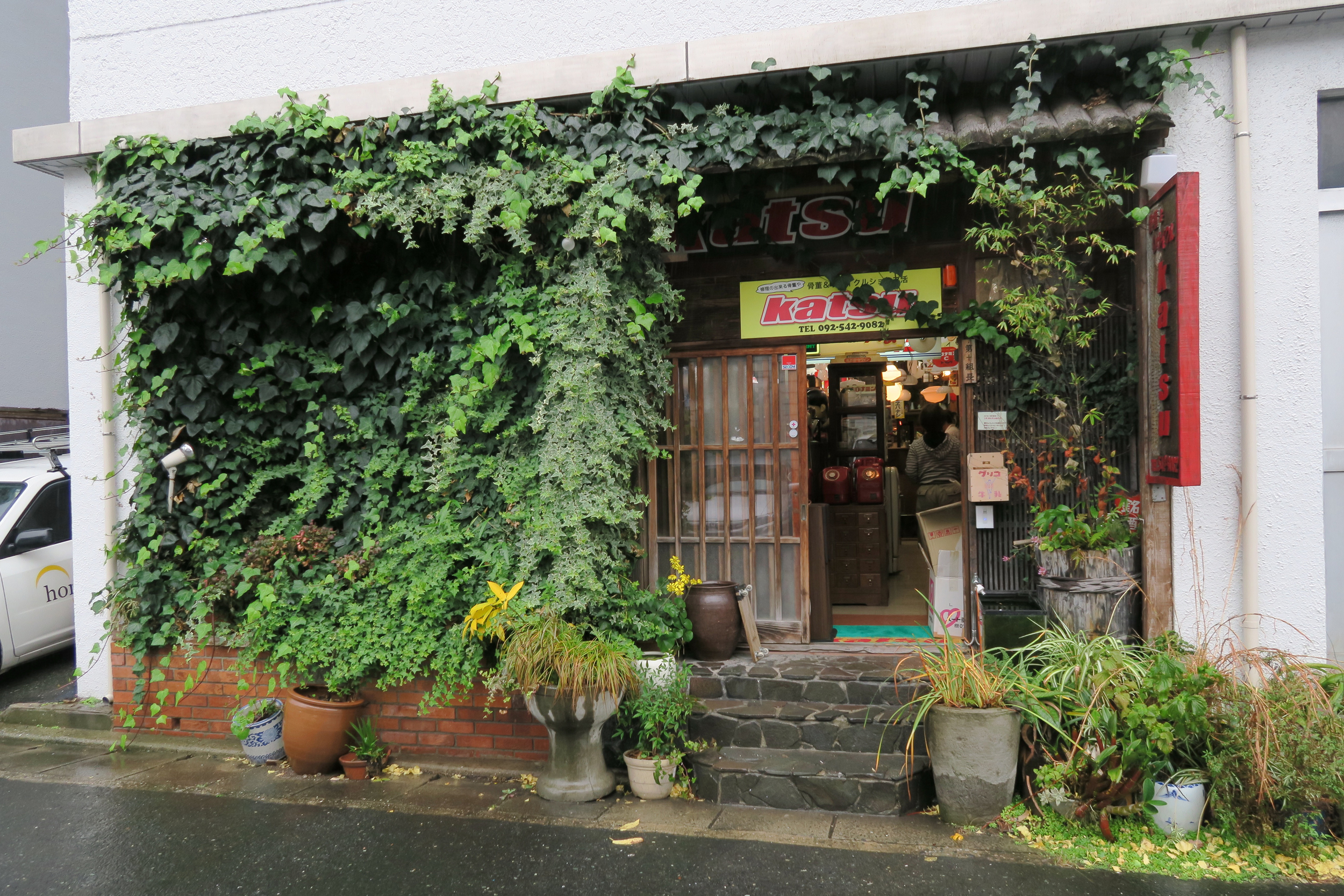 Antique and Recycle Shop Katsu  骨董＆リサイクル Katsu