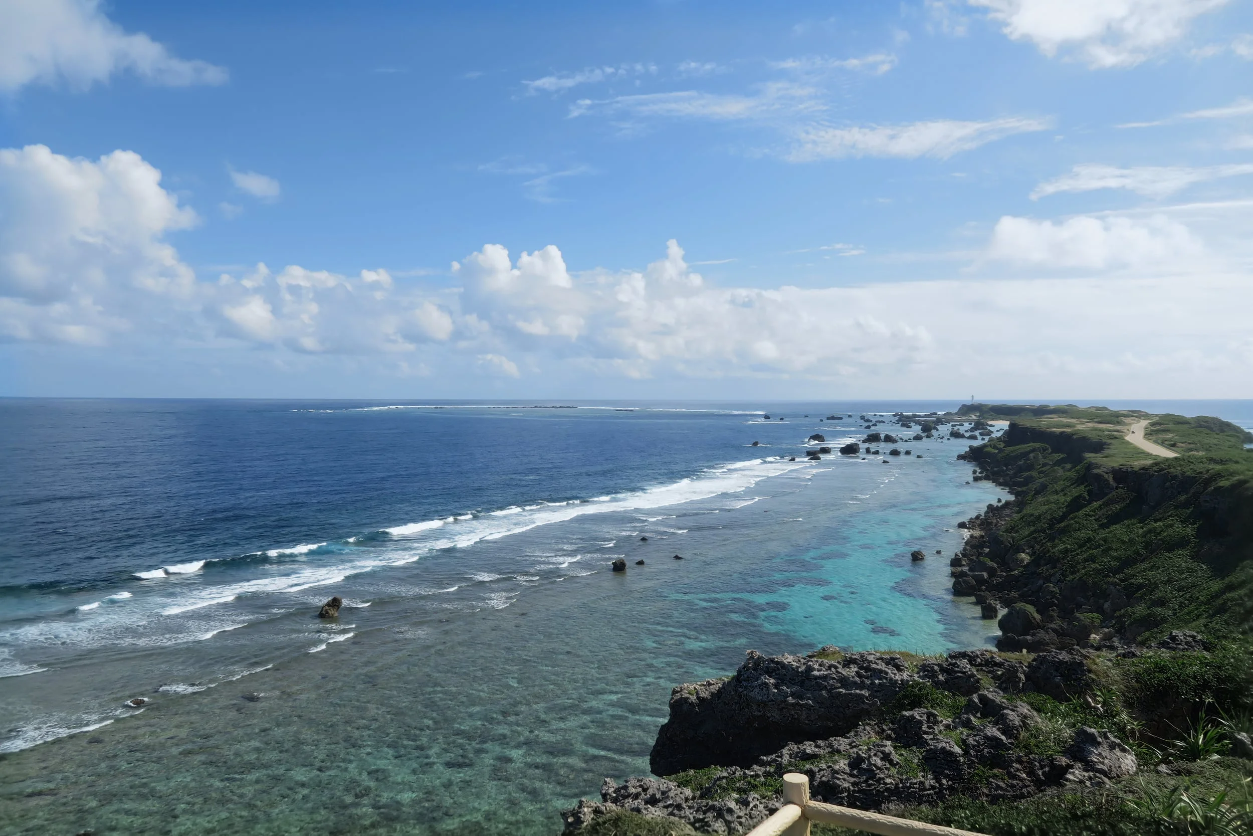 Higashi-henna Coast (東平安名岬)