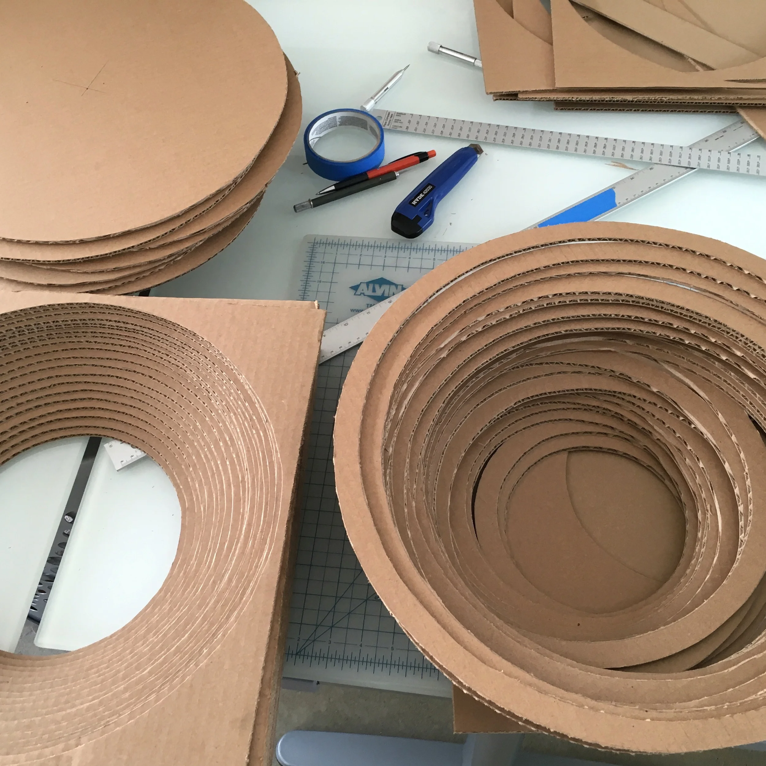 Cutting out the circles and make rings for the 2nd scratcher bed.