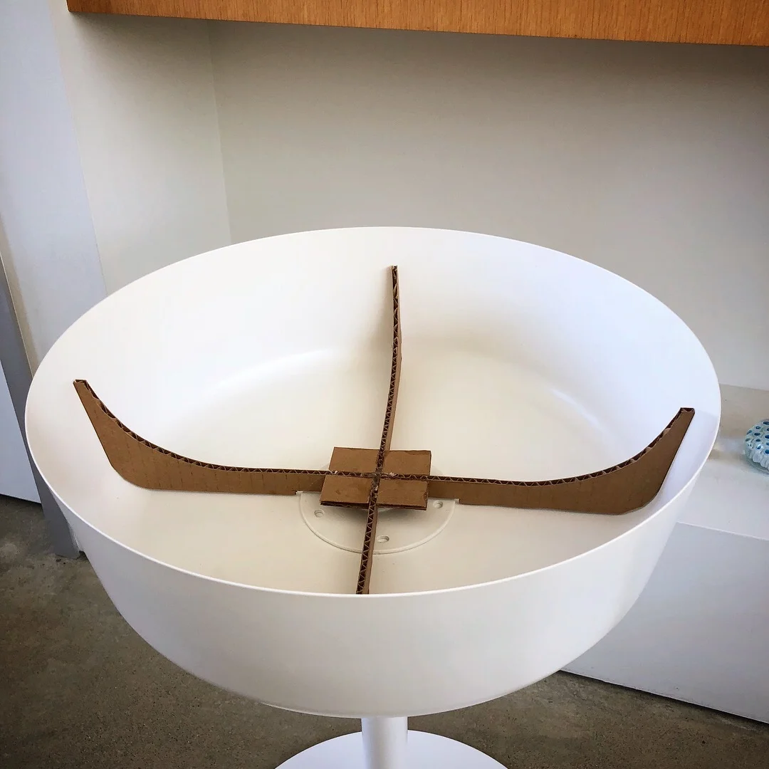 Cardboard guides to keep the bowl shape.