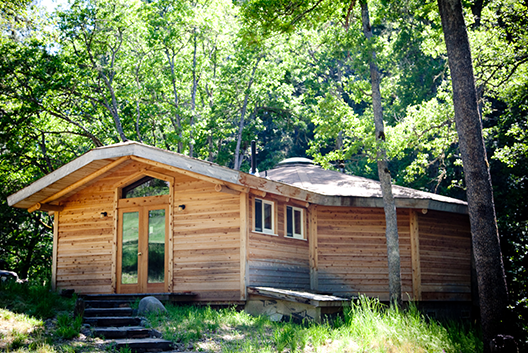 buckhorn-springs-dodeckagon-outside-ashland-or-front.png