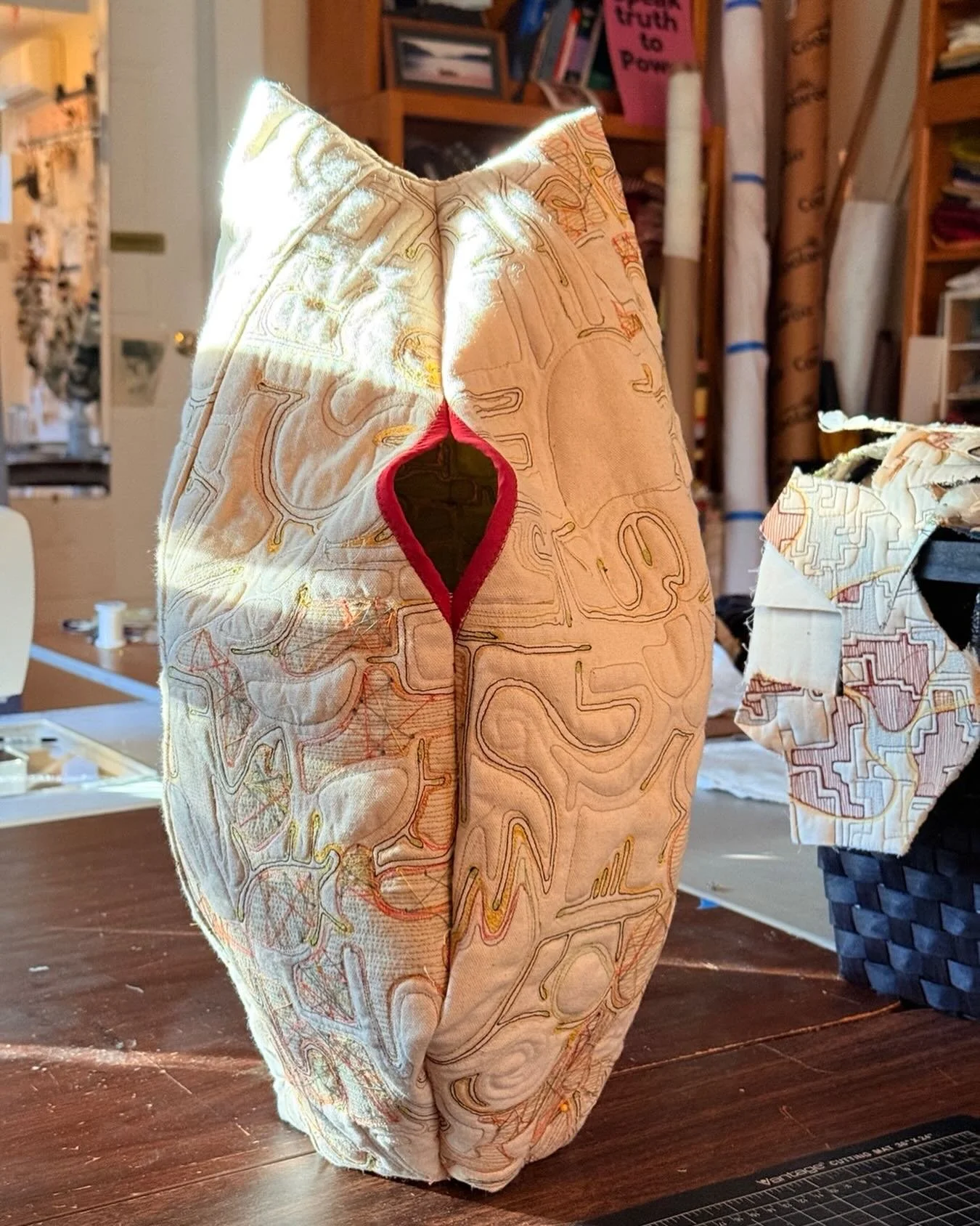 Todays stitching. &ldquo;Oh&rdquo; #stitching #fiberart #freemotionstitching #art