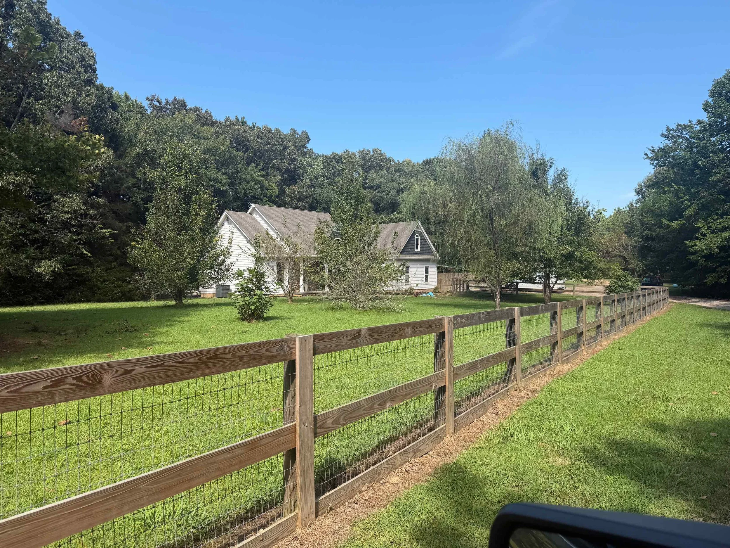  PRIVATE COUNTRY ESTATE  350 Bailey Morrison Drive  Fayette County, TN  $875,000   &nbsp;LIVE REMOTE-FIBER INTERNET-GUEST CABIN-HEATED SALTWATER POOL   This unique West Tennessee country property combines exceptional privacy with the conveniences tha
