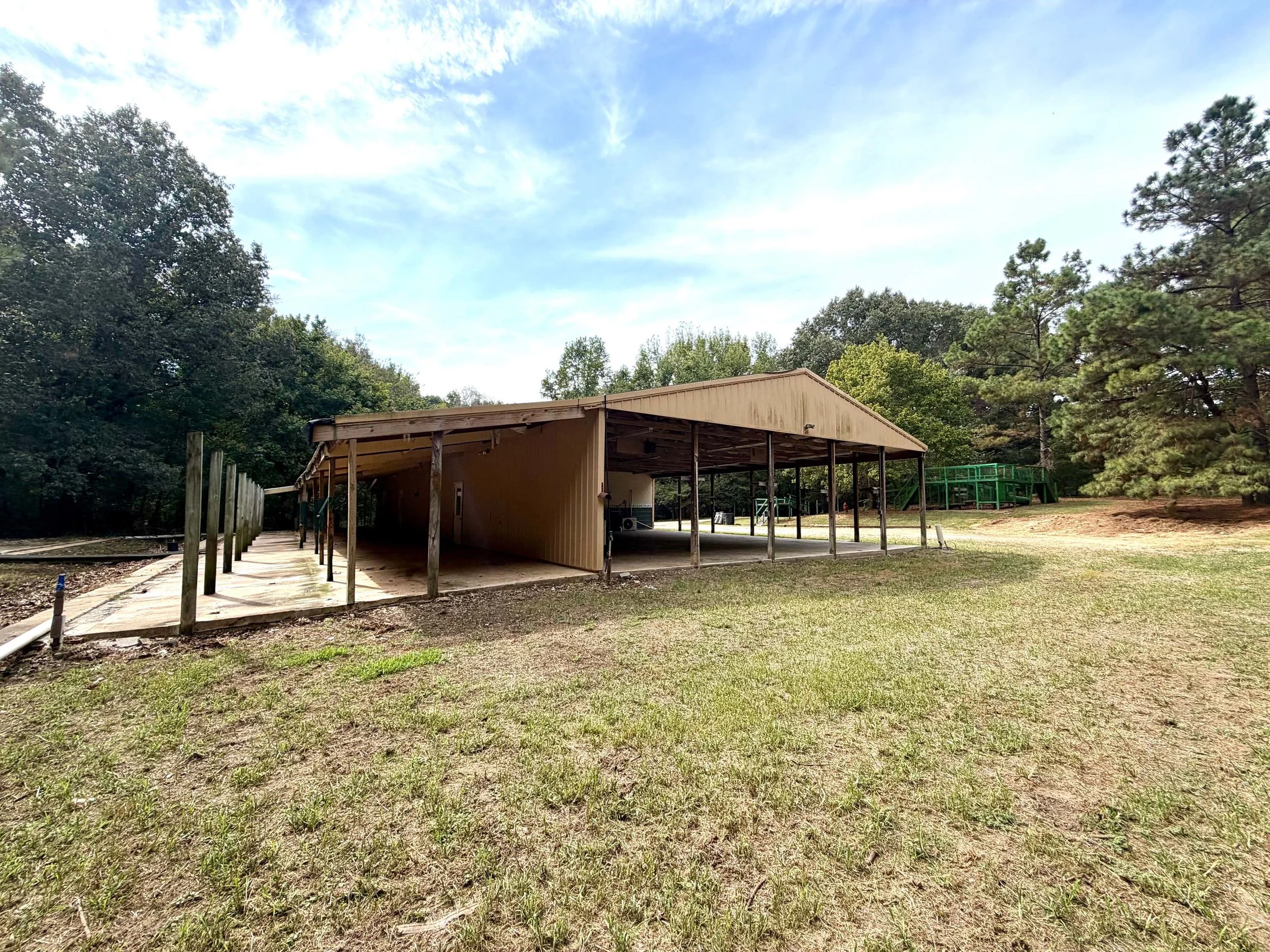 shed and side kennels.jpeg