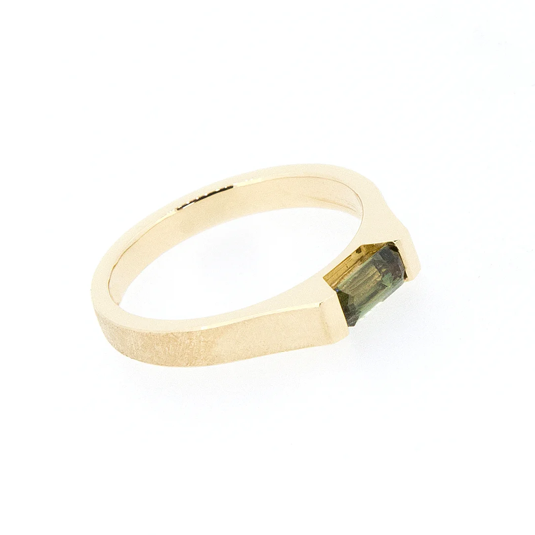 CUS4002 Green Parti Sapphire 18ct Yellow Gold Ring 2.jpg
