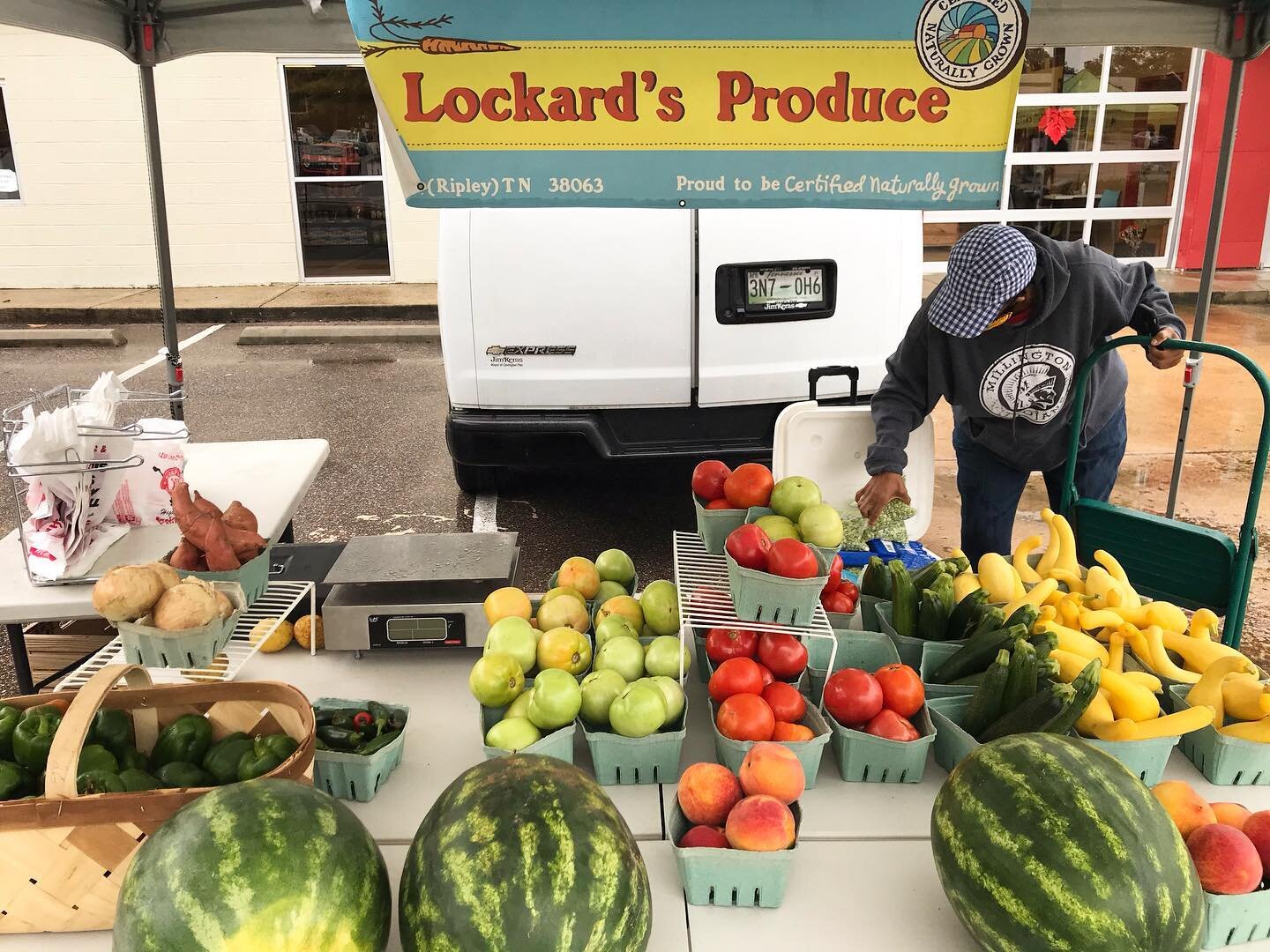Mrs. Lockard&rsquo;s Produce is always worth the trip, even when it&rsquo;s rainy! Come on out and support our produce vendors at our final market of the season today! Open until 1pm🍅🍉🌶🥒🍑😊