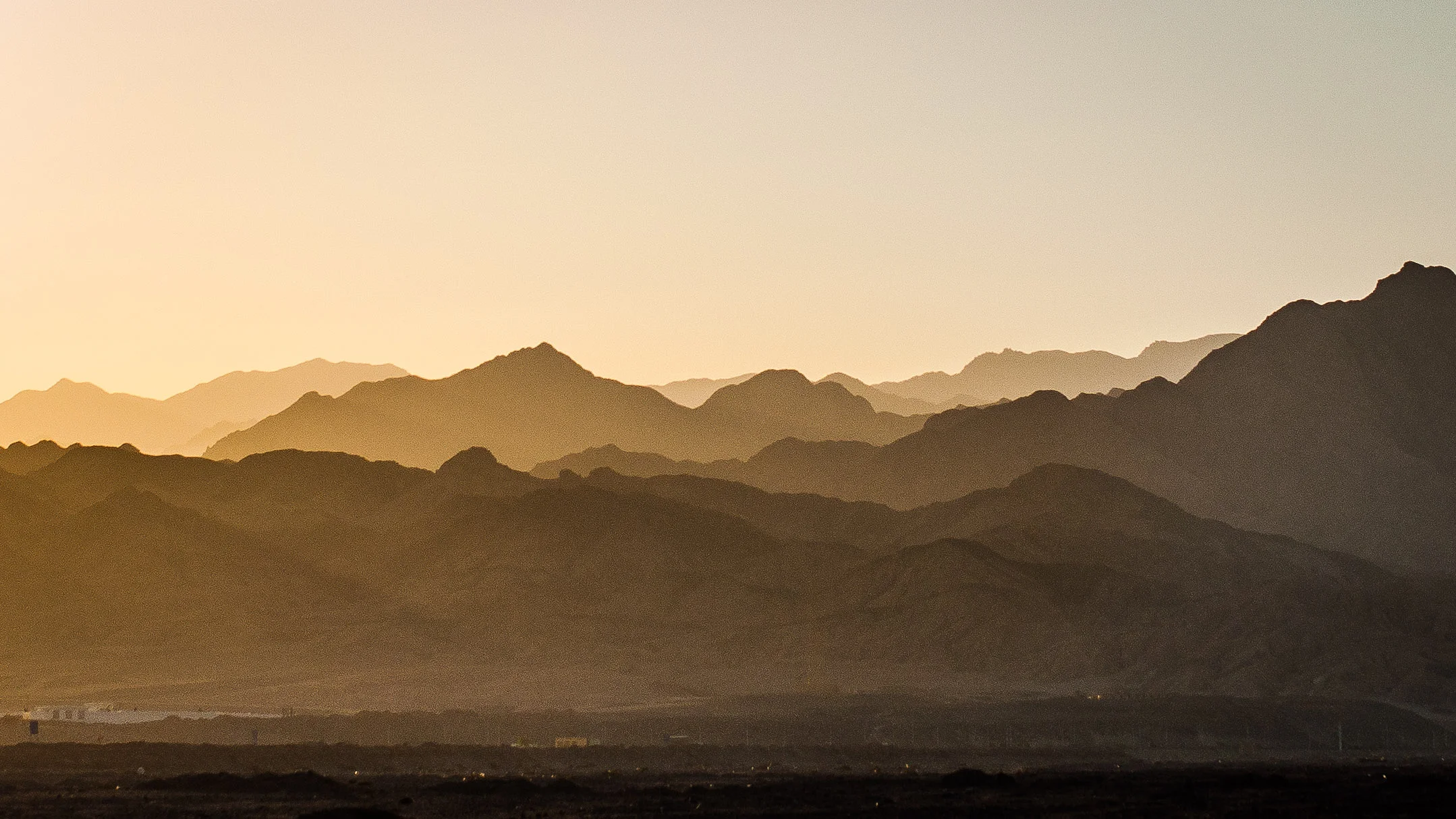 Can backdrops get better than this? (I've been advised by a friend that in Oman, they are in fact better.)