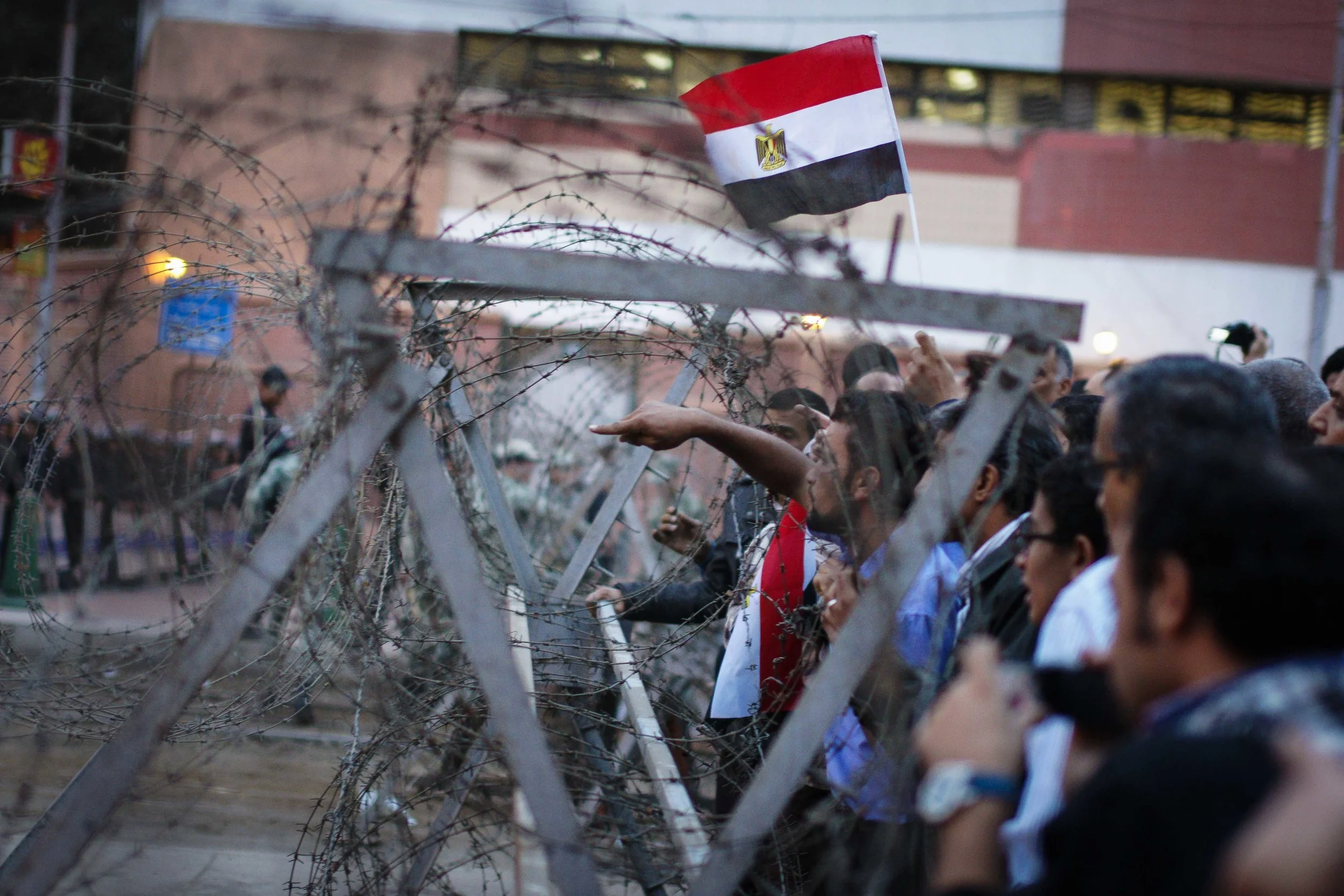 Anger with the police started to mount. Many protestors yelled for the barriers to be removed, claiming that the protests would be peaceful.