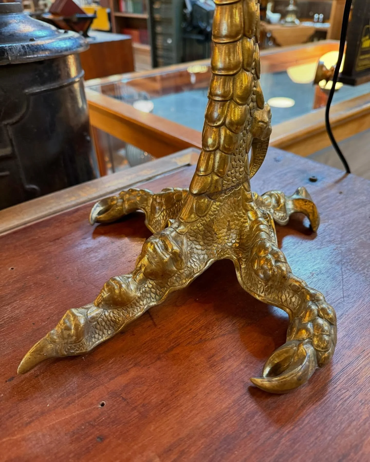 Every once in a while something so weird and cool comes through our door that we almost don&rsquo;t know what to do with it!!
This c.1886 &ldquo;fighting rooster&rdquo; 🤷 candle/oil-lamp stand was one of those things! The hyper exaggerated clawed fo