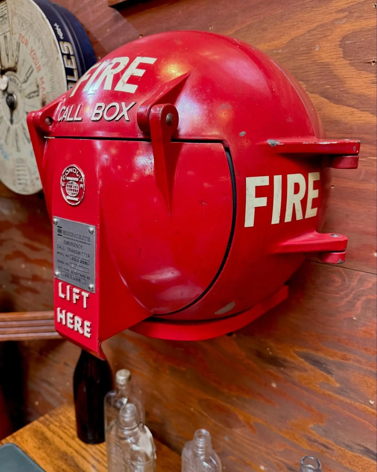 Favorite find of the week!!

Not as &ldquo;antique &ldquo; as we usually like, but&hellip; sometimes vintage greatness CANNOT be denied!!

This late 60&rsquo;s/early 70&rsquo;s &ldquo;Econolite&rdquo; Fire Call Box is AMAZING 🤩. It looks like it jus