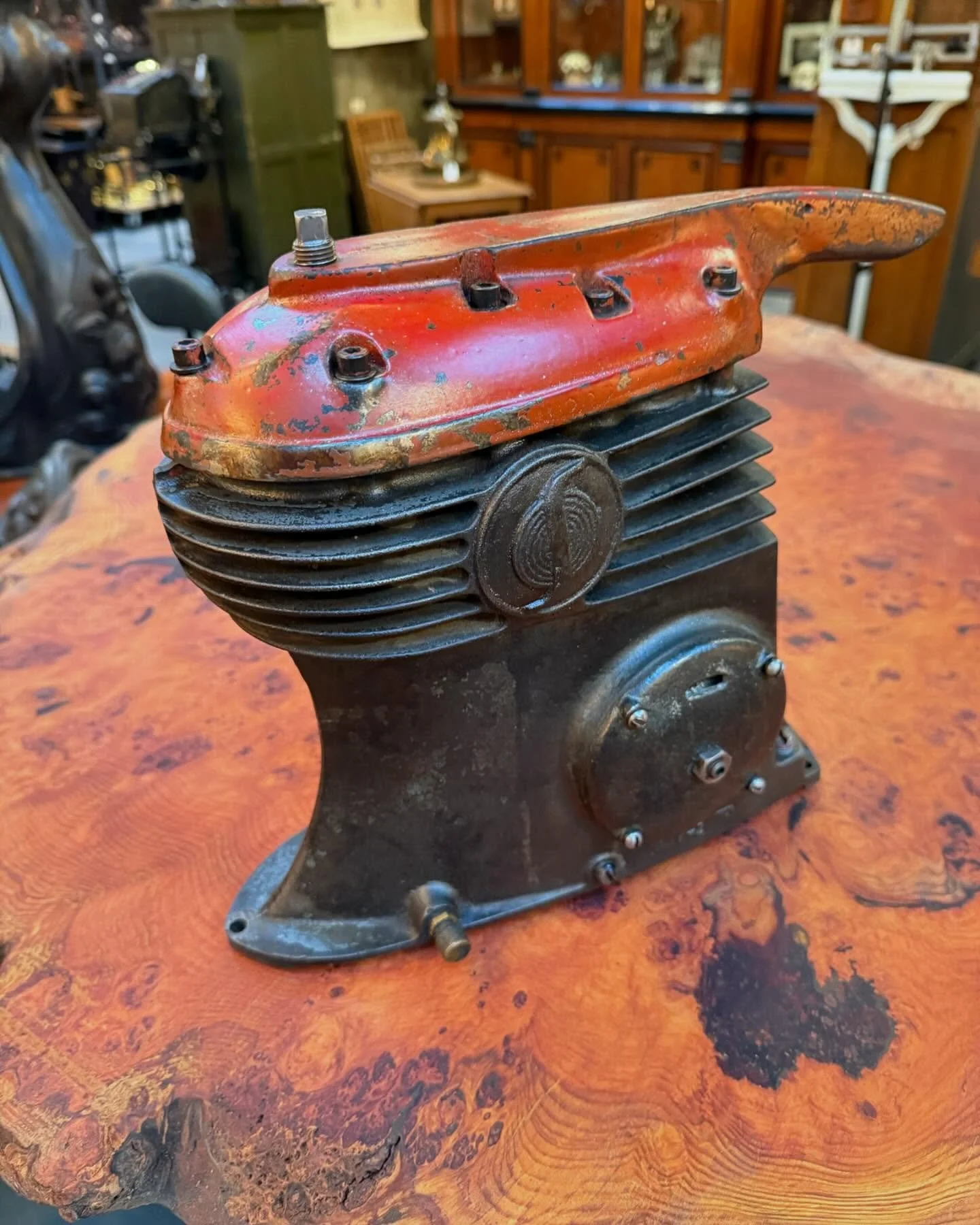 Rainy weekends are a perfect time to go antique/vintage shopping. Exploring the past and finding that &ldquo;perfect&rdquo; treasure is a great way to brighten the day 😃

#antiqueing #antiqueshopping #treasurehunt #portland #thingstodoinportland #se