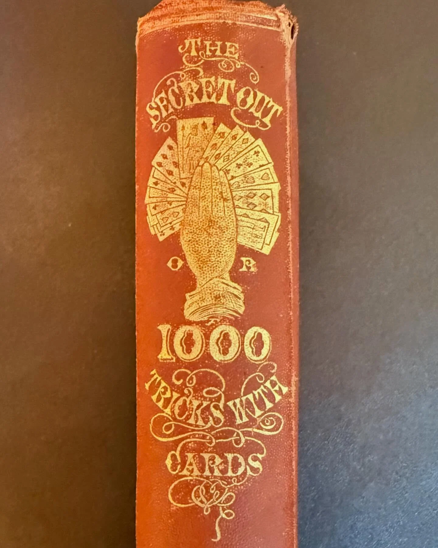 Looking to put a little magic in your holidays? Card tricks? Sleight of hand? Conjuring?
Maybe you need this 1859 book with &ldquo;1000 tricks with cards and other recreations&rdquo;

#parlortricks #magic #bookofmagic #magician #antiquebook