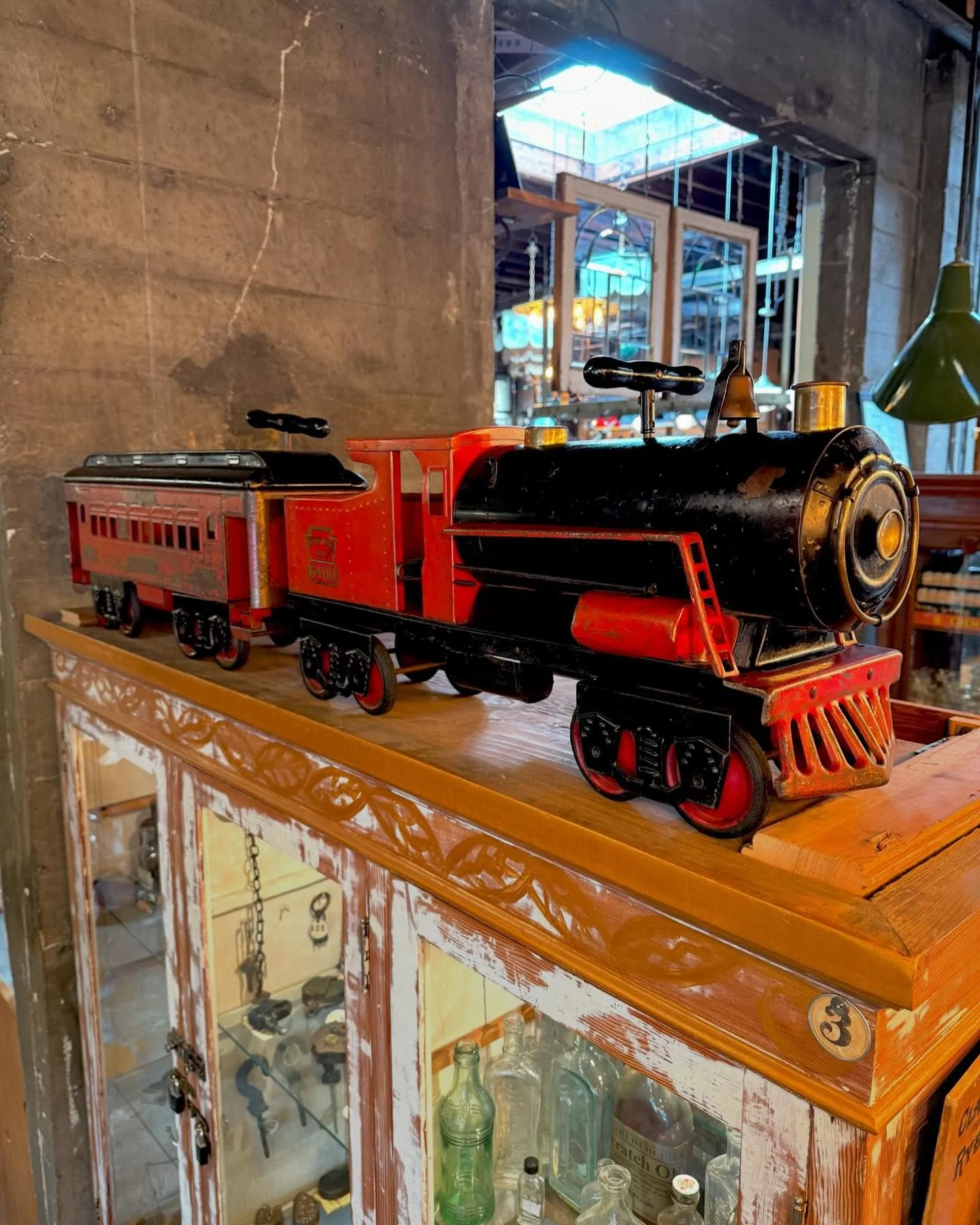 We don&rsquo;t buy a lot of antique toys at Old Portland hardware. Mostly because it just isn&rsquo;t our area of expertise. BUT&hellip;sometimes, we gotta make an exception!😃
We never seen a toy train like this c.1930 two piece Keystone engine and 