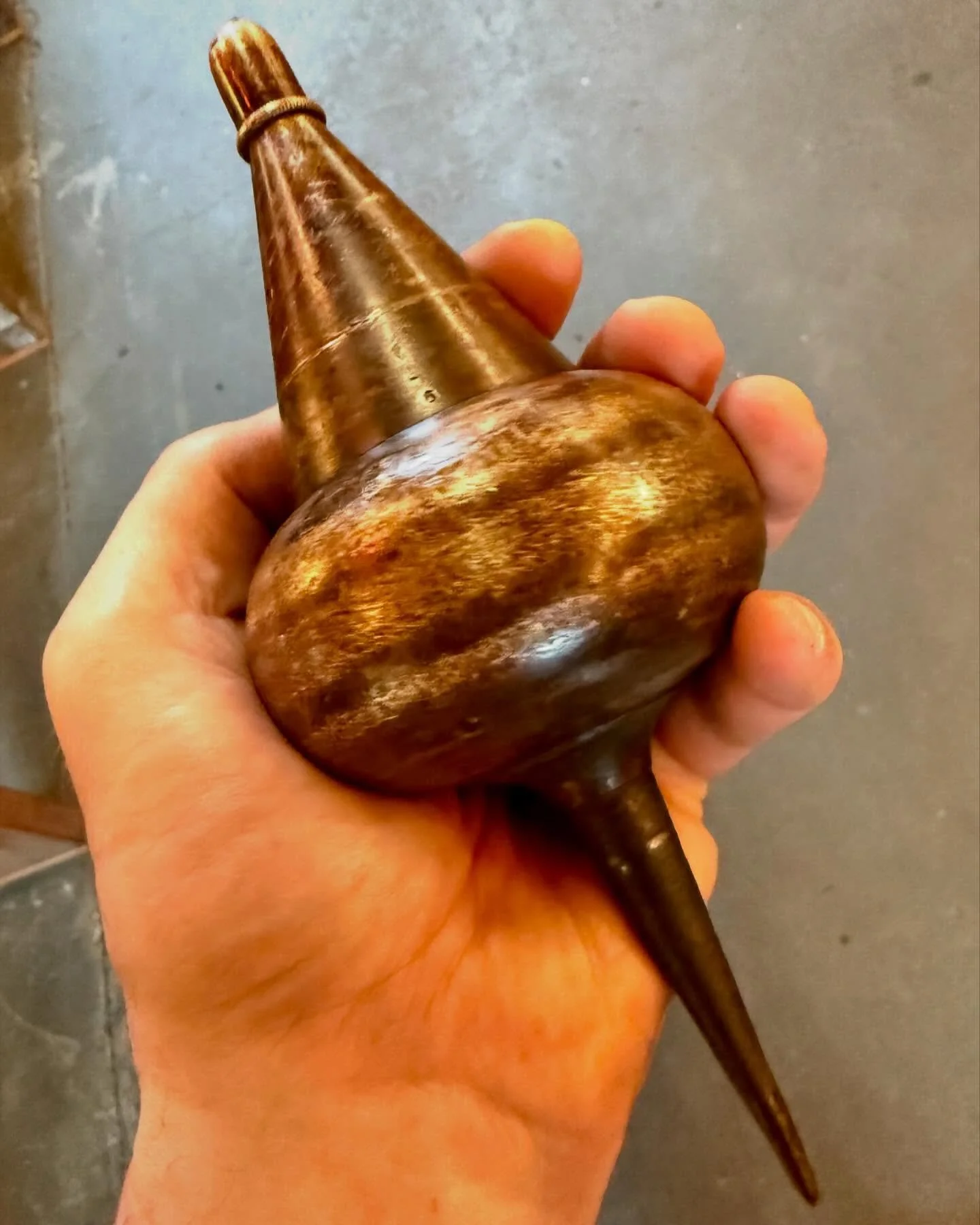 Antique tool lovers, love a good antique &ldquo;turnip&rdquo; plumb bob!!
This brass plumb bob with steel tip is huge!! It weighs in at a hefty 4 1/2 pounds! 
Hang straight and fly right 😃